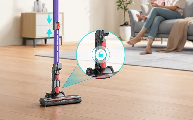 Aspiradora Honiture Y10 autoestable en salón con icono de bloqueo, en un ambiente familiar tranquilo.