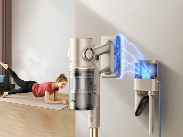 Aspiradora inalámbrica P7 PRO cae en la base montada en la pared, que carga y almacena herramientas ordenadamente.