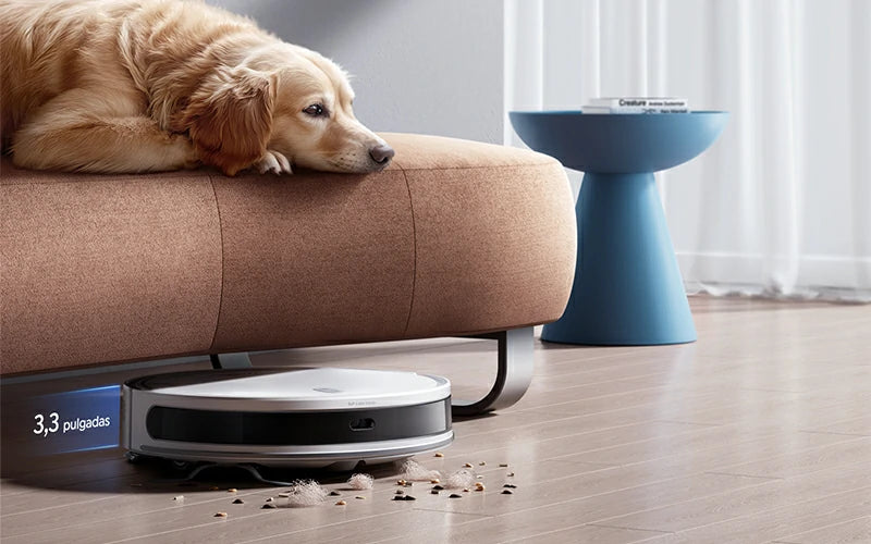 Robot aspirador Honiture T10 de diseño ultrafino (3.3 pulgadas) limpiando debajo de muebles para eliminar el polvo oculto.